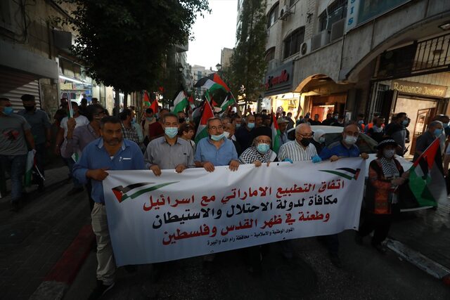 Yüzlerce kişi protesto için sokağa döküldü: Dolar için Kudüs'ü sattılar - Resim : 3