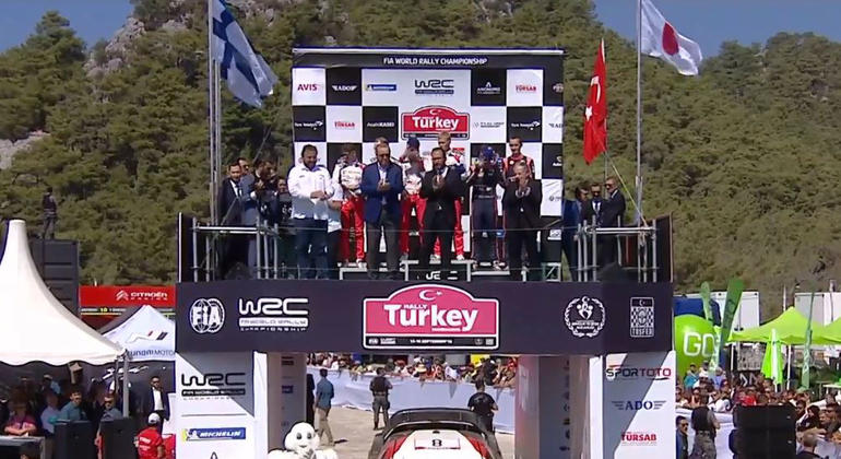 Şampiyon ralliciler ödüllerini Erdoğan'dan aldı ! - Resim : 1
