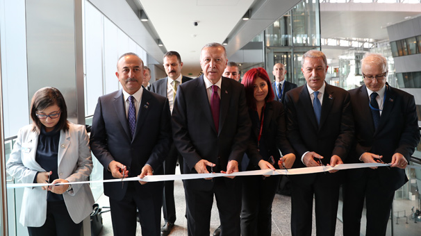 Erdoğan NATO Zirvesi'nde ! Liderler aile fotoğrafı çektirdi - Resim : 3