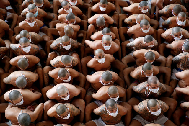 Dünyanın konuştuğu görüntüler! Hapishanede ''balık istifi'' - Resim : 1