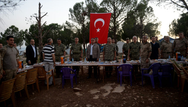 Korgeneral İsmail Metin Temel Afrin'de - Resim : 2