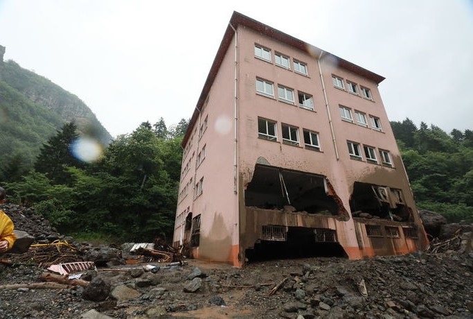 Trabzon'daki sel felaketinde 10 kişinin hayatını kurtardı - Resim : 1