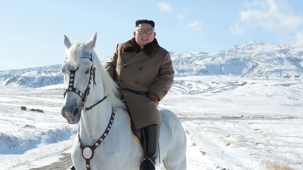 Kuzey Kore lideri Kim Jong-un'dan zirve pozu - Resim : 1