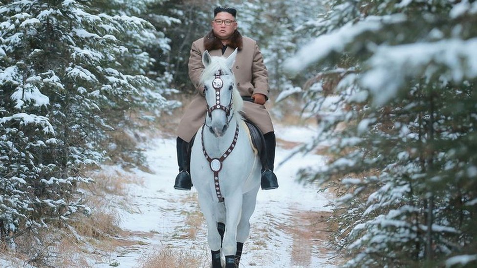 Kuzey Kore lideri Kim Jong-un'dan zirve pozu - Resim : 2