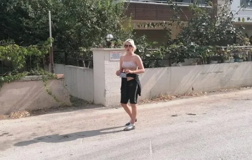 Antalya'da bir anda soyunmaya başlayan kadın gözaltında - Resim : 1