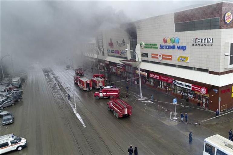 Rusya'da AVM'de yangın faciası: 64 ölü - Resim : 1