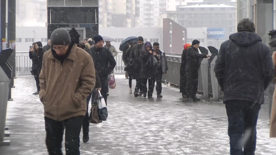 İstanbul'da haftalardır beklenen kar yağışı başladı - Resim : 1