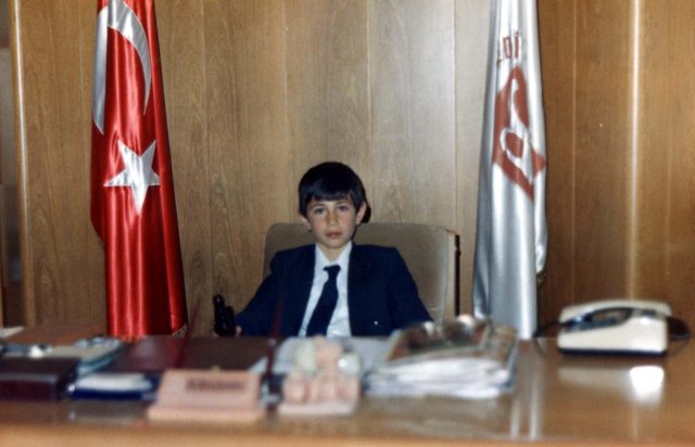 23 Nisan'da poz vermişti... 32 yıl sonra başkan olarak oturdu - Resim : 2