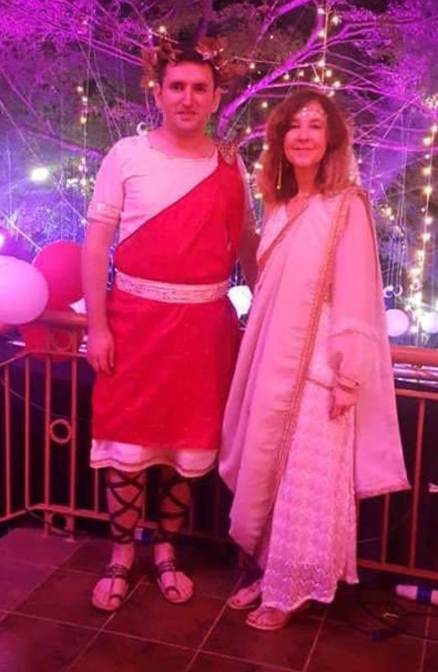 Büyükelçi Helen katip Zeus oldu - Resim : 1