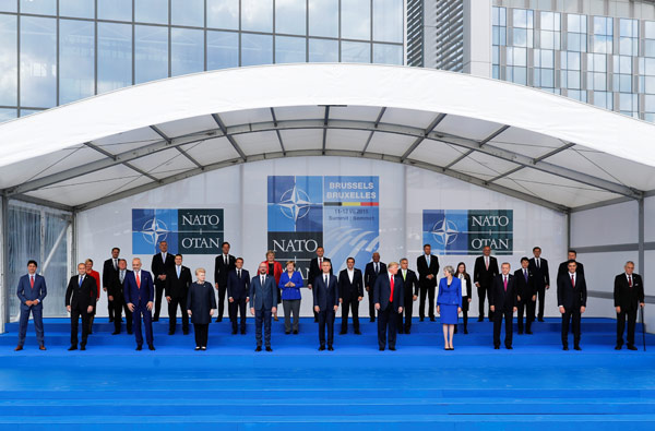 Erdoğan NATO Zirvesi'nde ! Liderler aile fotoğrafı çektirdi - Resim : 2