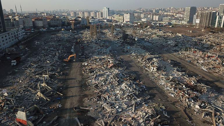 İstanbul'un orta yerinde dev moloz yığını - Resim : 1