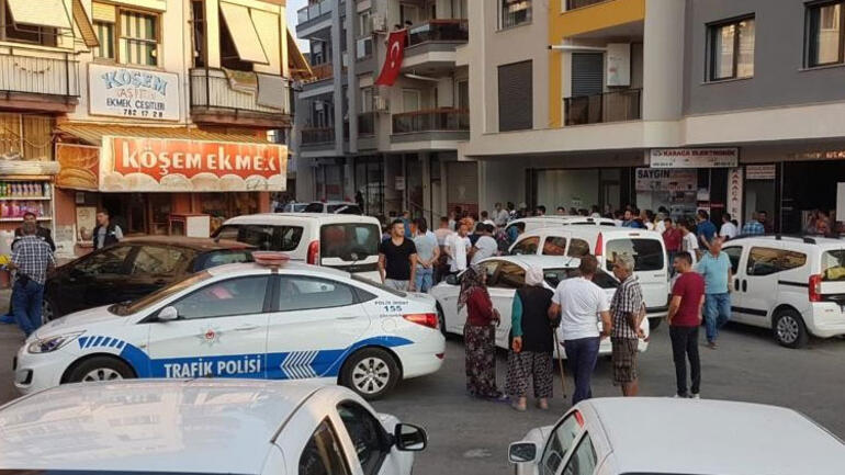 İzmir'de dehşet ! Sokak ortasında satırla öldürdü - Resim : 1