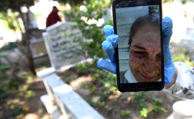 Ölüm yıl dönümünde annesini görüntülü aramayla andı - Resim : 1