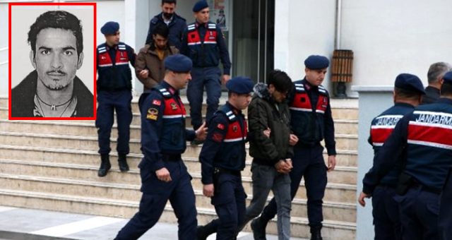 Arkadaşlarını öldürüp dereye attılar ! Cesedini köpekler parçaladı - Resim : 1