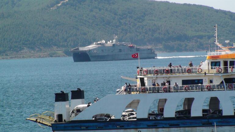 Yarım saatte 3 ülkenin gemisi Boğaz'dan geçti - Resim : 2