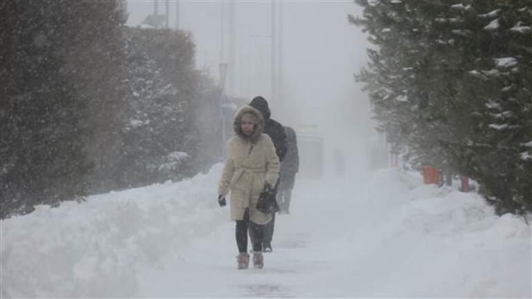 Kazakistan'da kar fırtınası: OHAL ilan edildi - Resim : 1