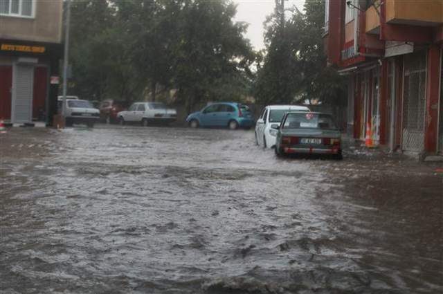 İstanbul'da sağanak yağış - Resim : 5