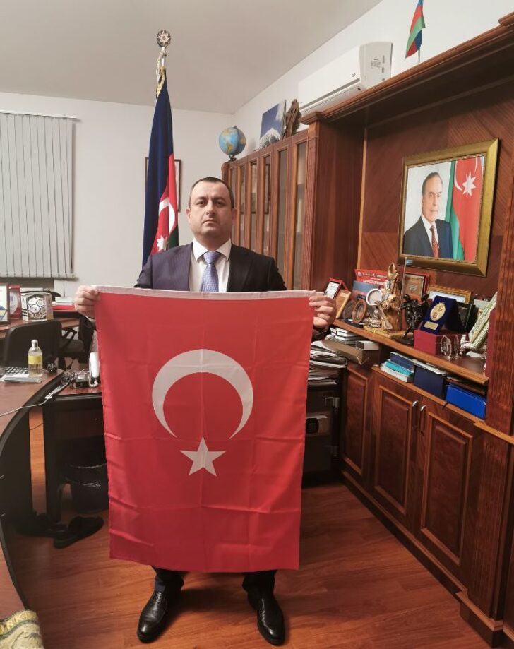 Türk bayrağı yırtan Yunan vekile bir tepki de Azerbaycan'dan - Resim : 1