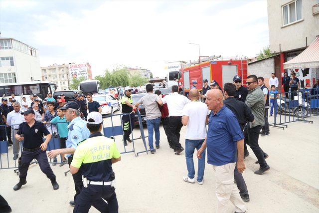Akşener'e tepki gösteren şehit yakını darp edildi - Resim : 1