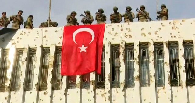 Mehmetçik Resulayn'a Türk bayrağı dikti ! - Resim : 1