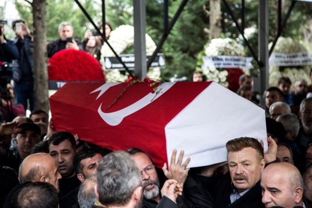 Nuri Alço: Ayşen Gruda'nın cenazesinde 5 bin liram çalındı - Resim : 1