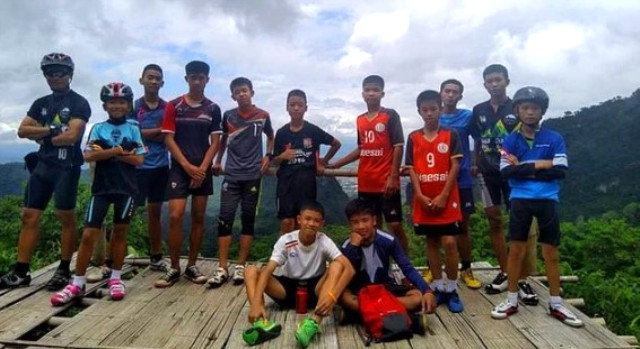 Mağarada mahsur kalan çocuklardan 6'sı kurtarıldı - Resim : 1