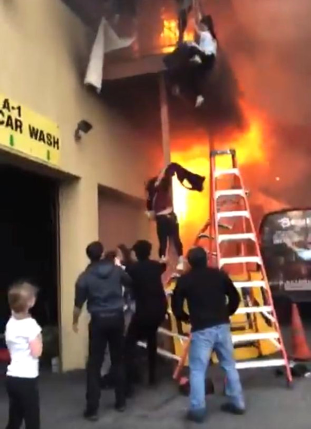 ABD'de Türk restoranında yangın ! Balkondan atladılar - Resim : 1