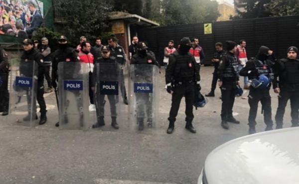 Üsküdar seçim kurulu önünde kavga ! Polis havaya ateş açtı - Resim : 1