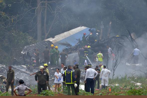 Yolcu uçağı düştü: 100'den fazla kişiyi taşıyordu - Resim : 1