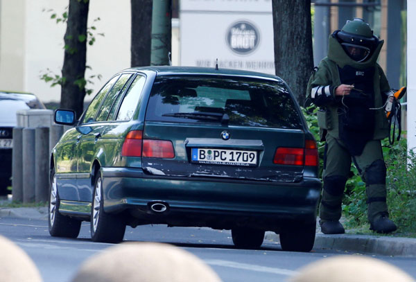 Berlin'de alarm ! Polis sokakları tuttu - Resim : 1