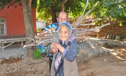 110 yaşındaki Fatma Nine Atatürk'ü anlattı - Resim : 1