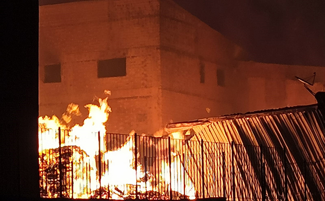 Ankara'da ilkokulun yanındaki fabrikada korkutan yangın - Resim : 3