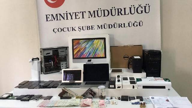 İstanbul'da 17-21 yaşlarındaki hacker çetesi çökertildi ! - Resim : 1