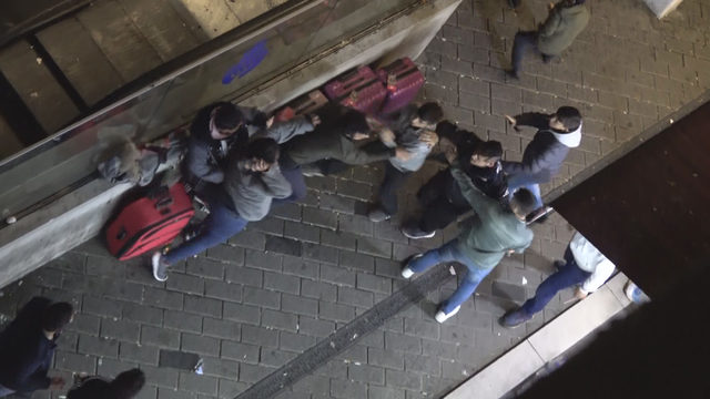Taksim Meydanı'nda iki grup birbirine girdi - Resim : 2