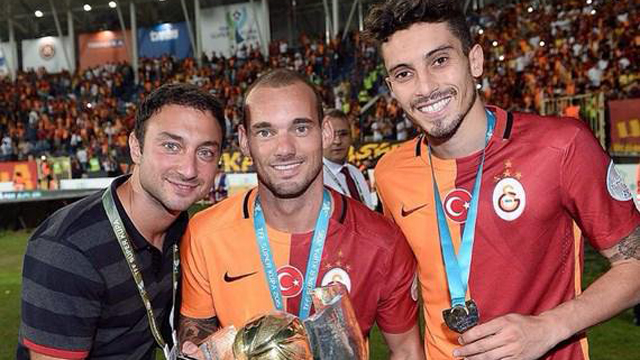 Sneijder'den Mert Çetin'e özel teşekkür - Resim : 1