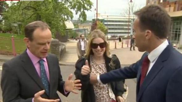 BBC muhabiri göğsünü elledi ! - Resim : 1