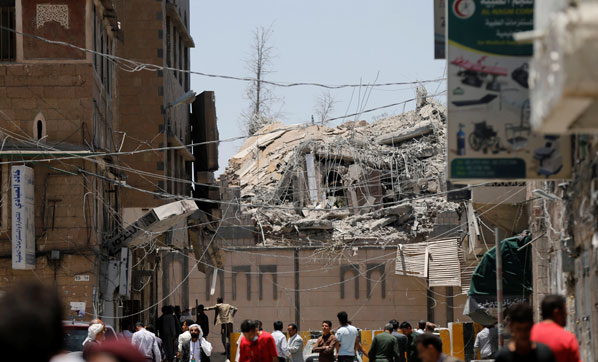 Suudiler Yemen'de saraya saldırdı - Resim : 1