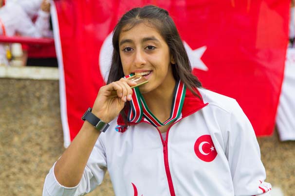 PKK'nın hedefindeki genç kız Türkiye'nin gururu oldu - Resim : 1