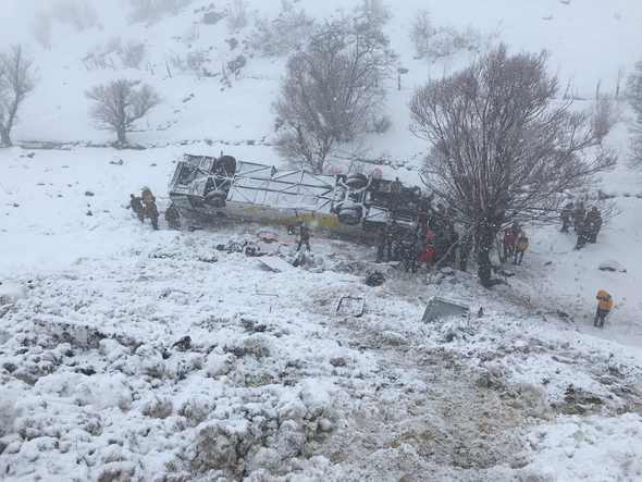 Kaza haberleri peş peşe geldi: Çok sayıda ölü ve yaralı var - Resim : 1