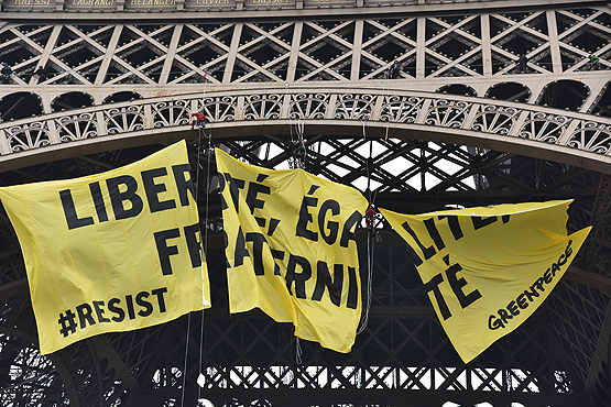 Greenpeace'den Eyfel Kulesi'nde eylem - Resim : 1