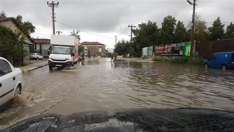 Sağanak yağış Marmara'yı olumsuz etkiledi - Resim : 3
