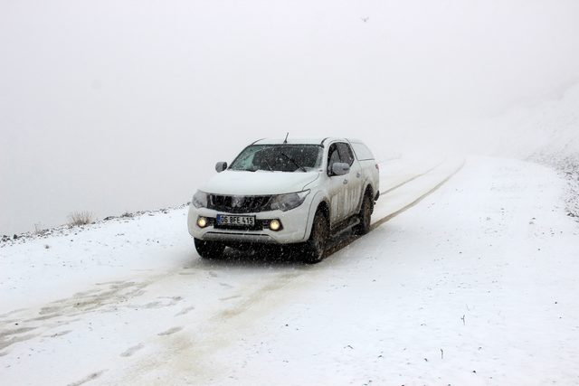 Erzurum'da lapa lapa kar yağdı - Resim : 1