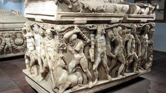 Herakles heykeli Türkiye'ye getiriliyor - Resim : 1