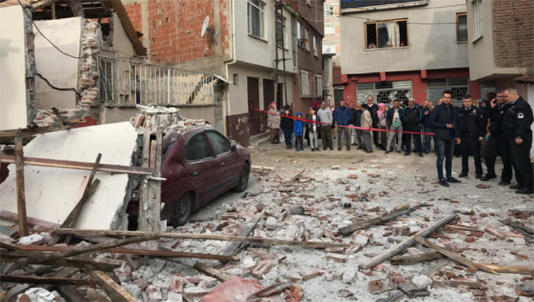 Bursa'da bir evde patlama: 1 ölü, 2 yaralı - Resim : 1