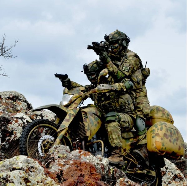 Afrin'deki mehmetçik motorlarla terörist avında - Resim : 2