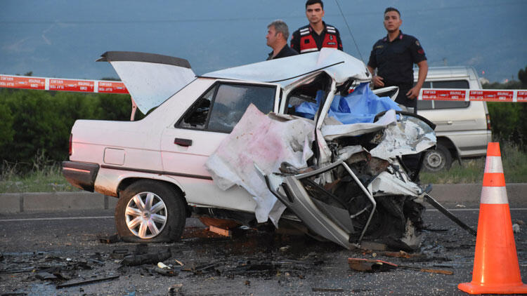 İzmir'de feci kaza: 3 ölü, 1 yaralı - Resim : 2