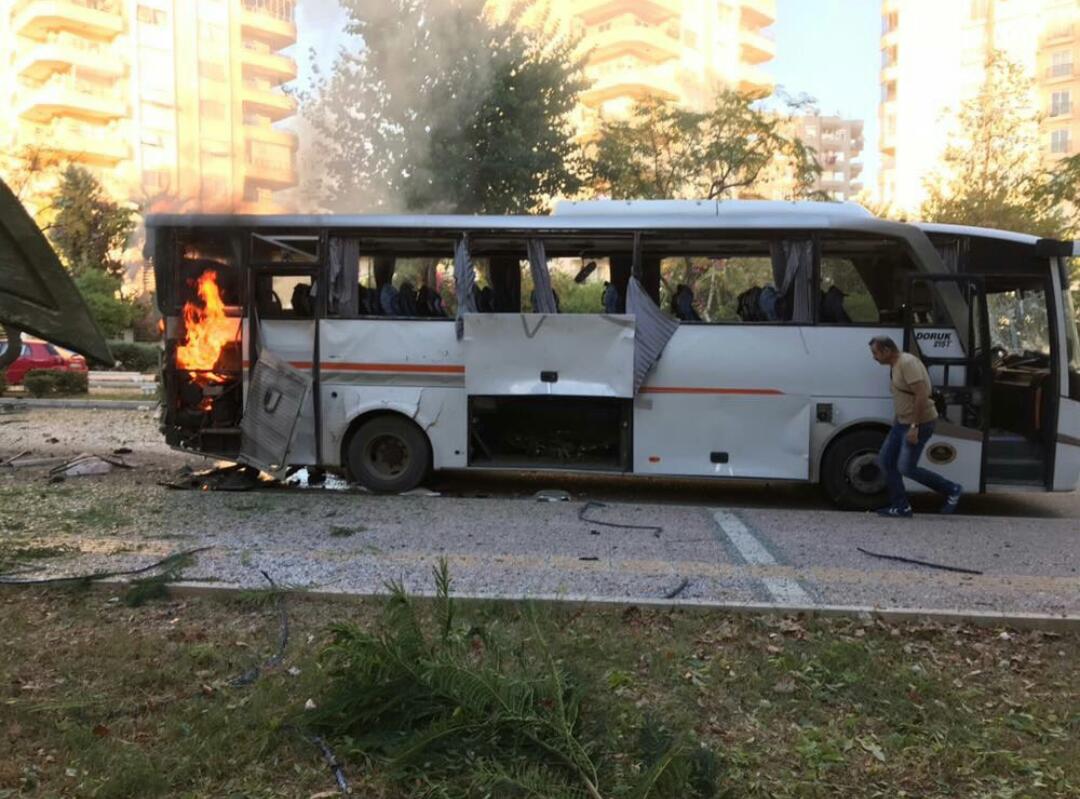 Mersin'de polis servis aracına bombalı saldırı ! - Resim : 1