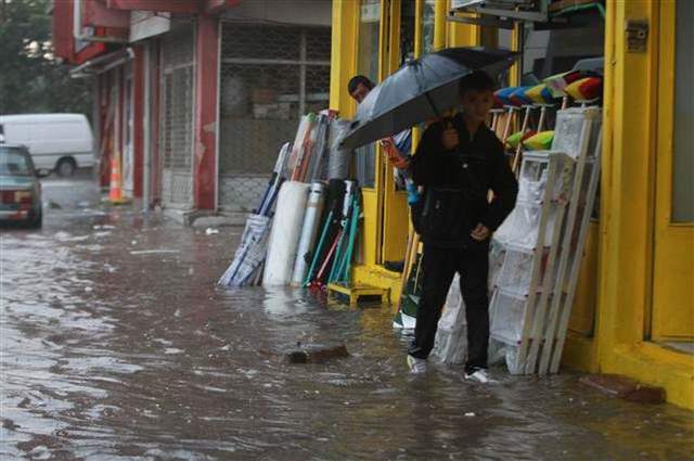 İstanbul'da sağanak yağış - Resim : 4