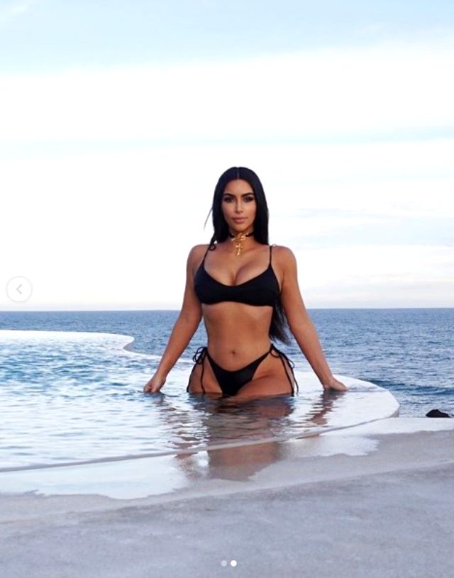 Kim Kardashian bikinili pozlarıyla Instagram'ı yaktı! - Resim : 1