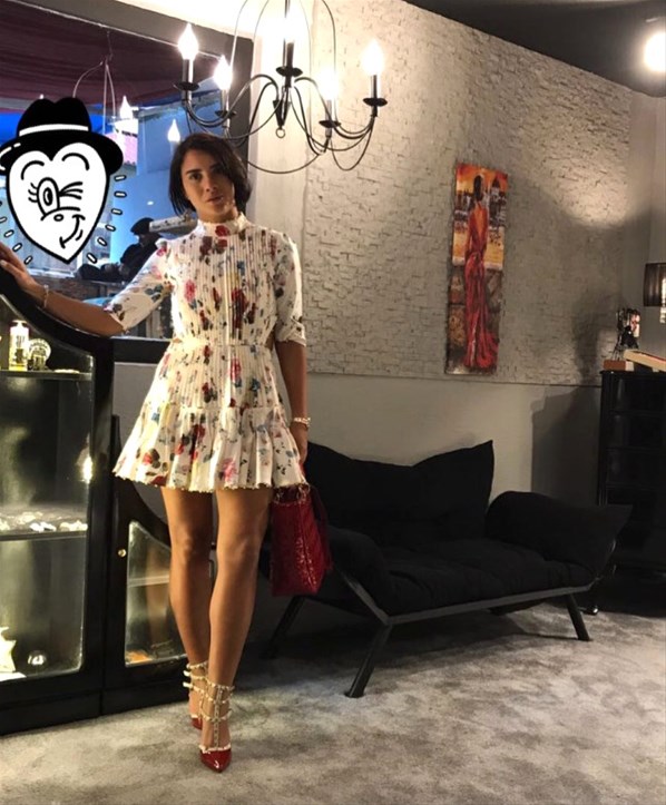 Mini etekli pozları olay oldu ! - Resim : 2